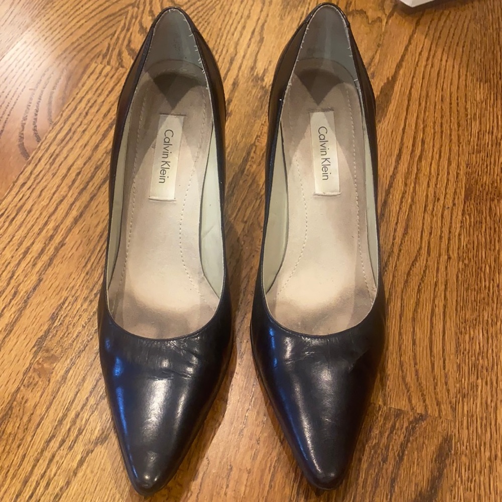 Calvin Klein classic black pumps